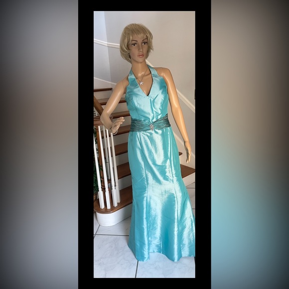 Beautiful Turquoise/Mardi Formal Gown by Private Collection Size 10 - Picture 3 of 13